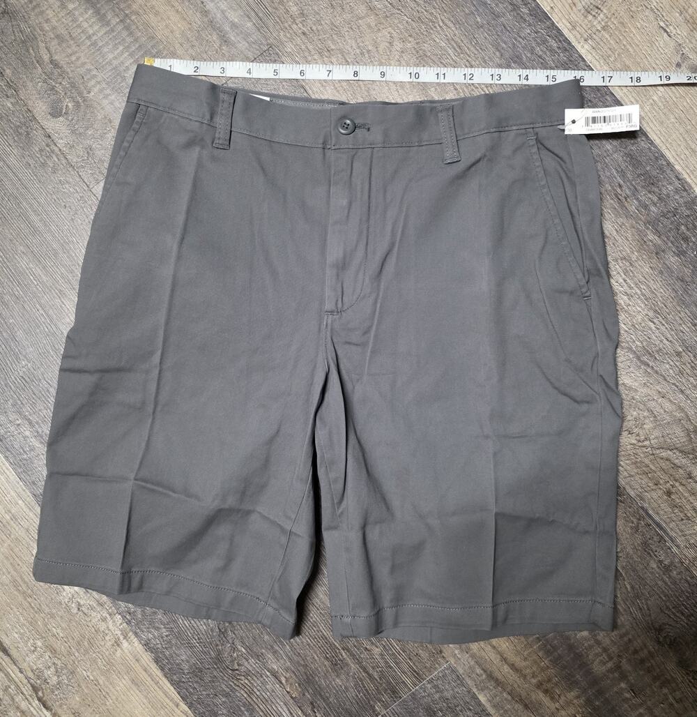 Amazon Essentials Mens Shorts Size 32 Charcoal Chino Flat Front Stretch NWT
